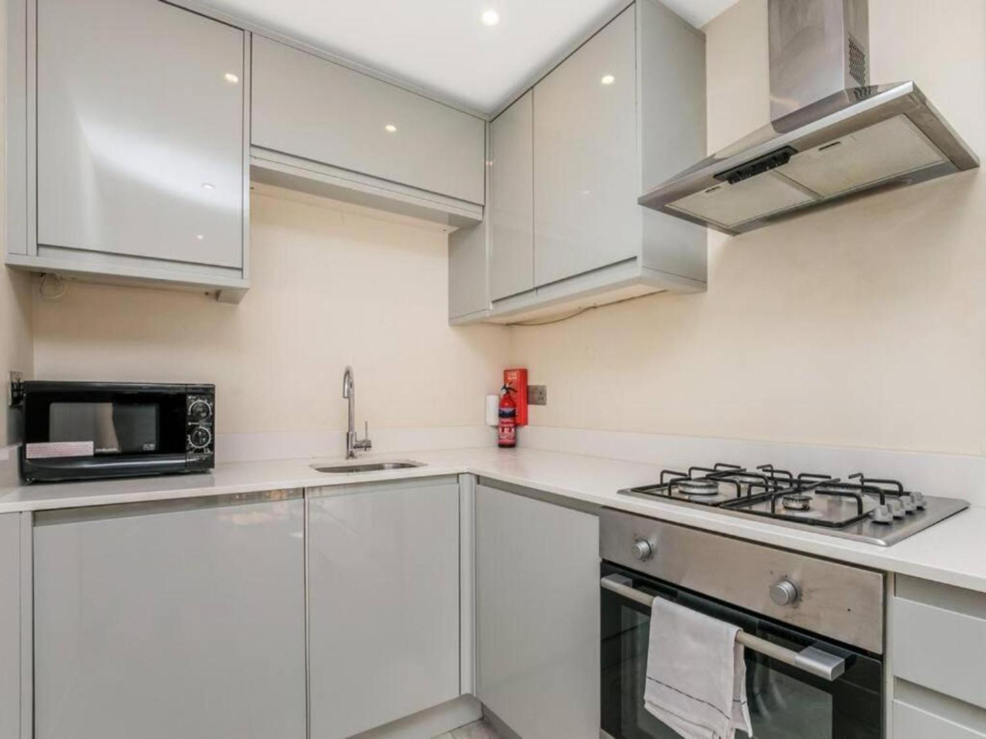 Pass The Keys Ealing Queen Of The Suburbs 2Bd Apartment ลอนดอน ภายนอก รูปภาพ