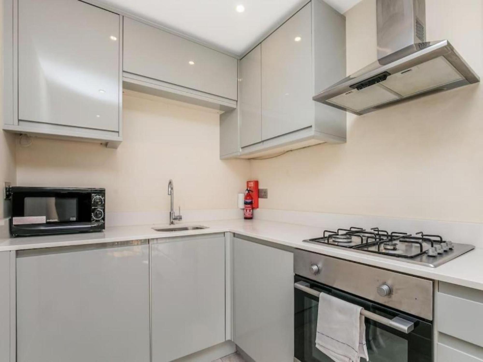 Pass The Keys Ealing Queen Of The Suburbs 2Bd Apartment ลอนดอน ภายนอก รูปภาพ