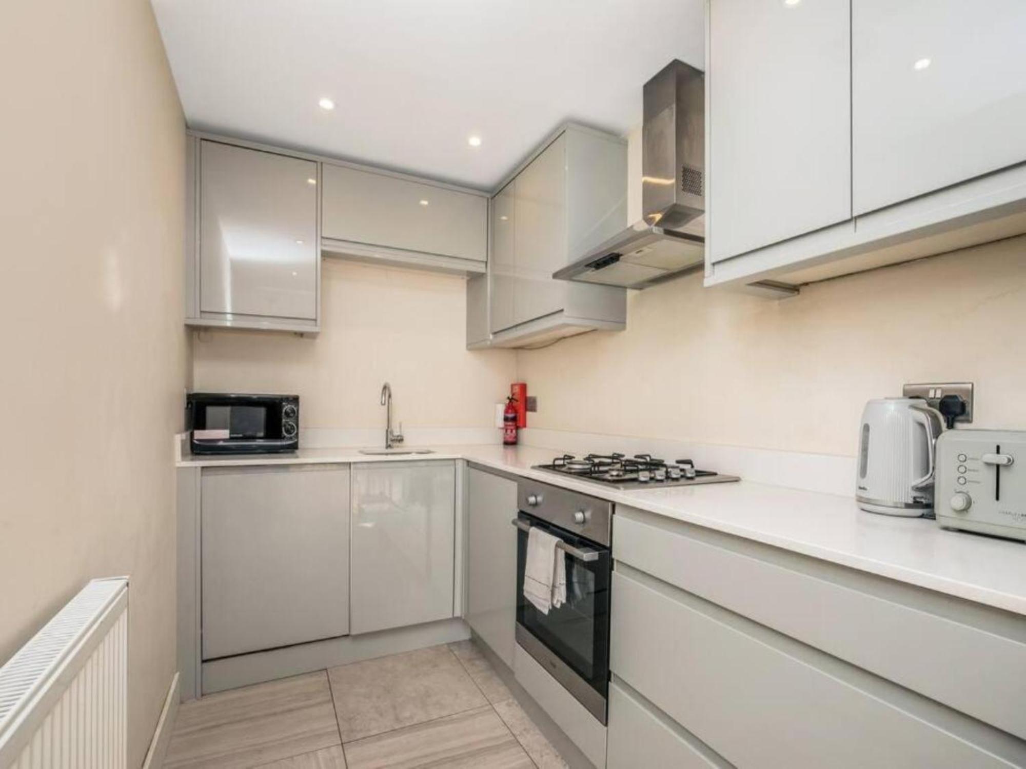 Pass The Keys Ealing Queen Of The Suburbs 2Bd Apartment ลอนดอน ภายนอก รูปภาพ