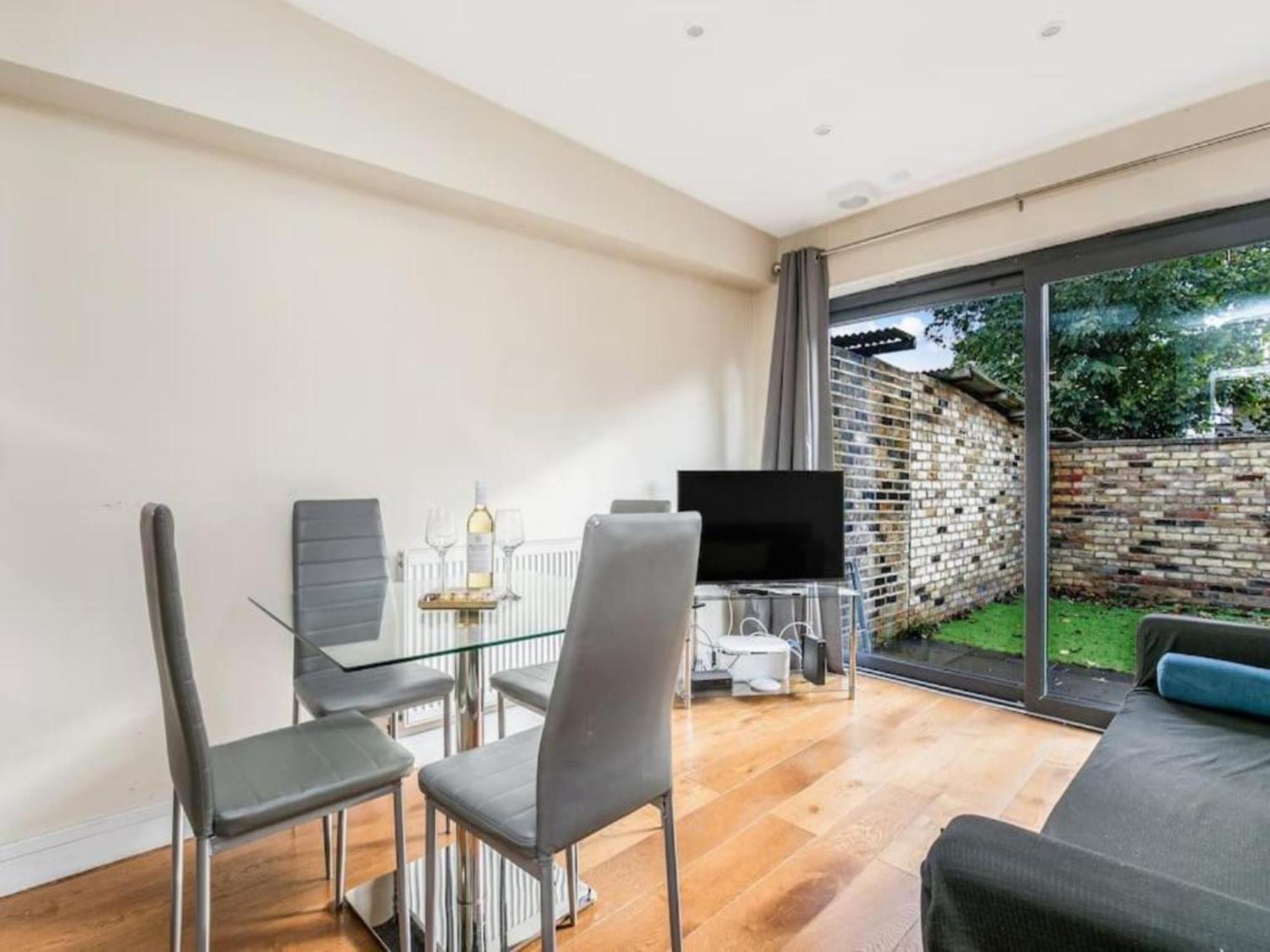 Pass The Keys Ealing Queen Of The Suburbs 2Bd Apartment ลอนดอน ภายนอก รูปภาพ