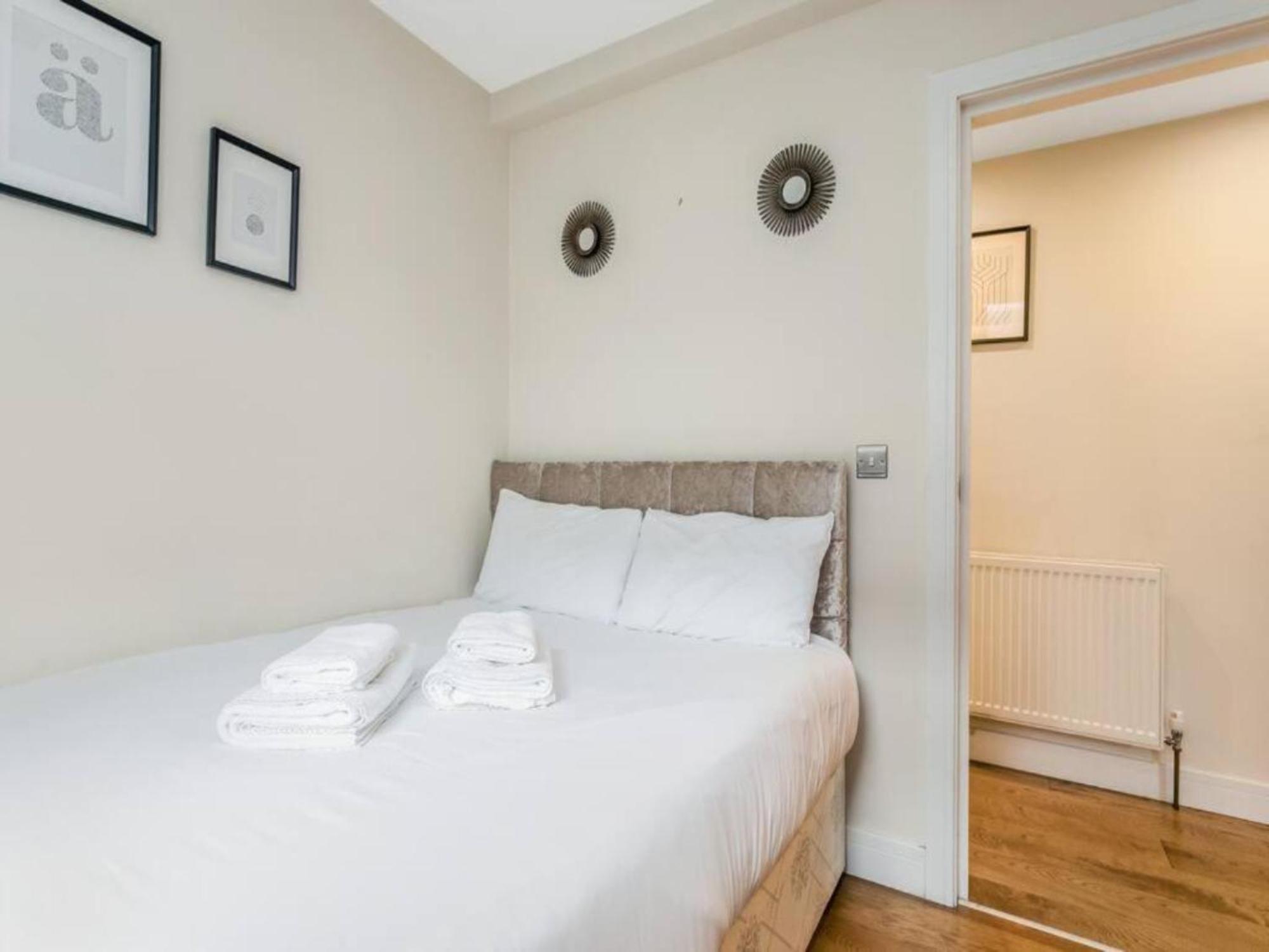 Pass The Keys Ealing Queen Of The Suburbs 2Bd Apartment ลอนดอน ภายนอก รูปภาพ