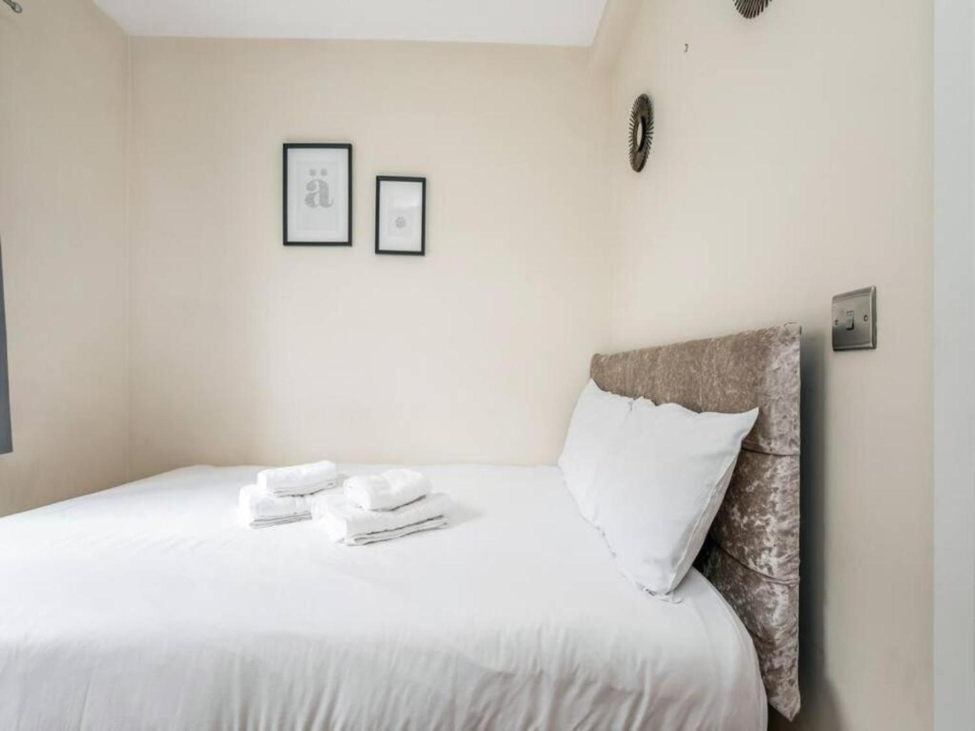 Pass The Keys Ealing Queen Of The Suburbs 2Bd Apartment ลอนดอน ภายนอก รูปภาพ