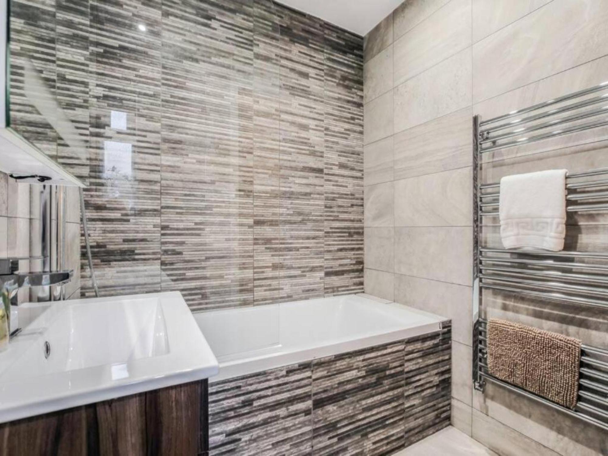 Pass The Keys Ealing Queen Of The Suburbs 2Bd Apartment ลอนดอน ภายนอก รูปภาพ