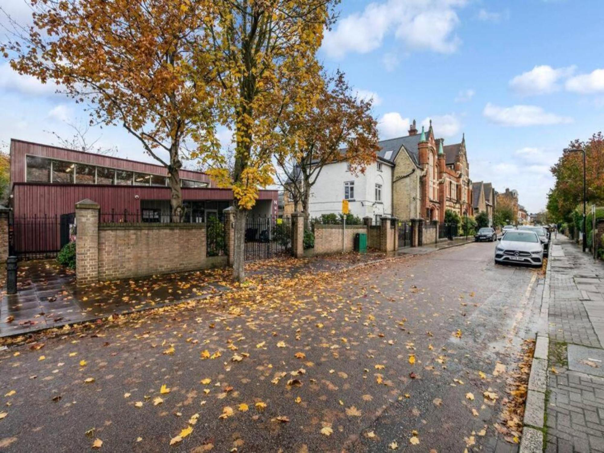 Pass The Keys Ealing Queen Of The Suburbs 2Bd Apartment ลอนดอน ภายนอก รูปภาพ